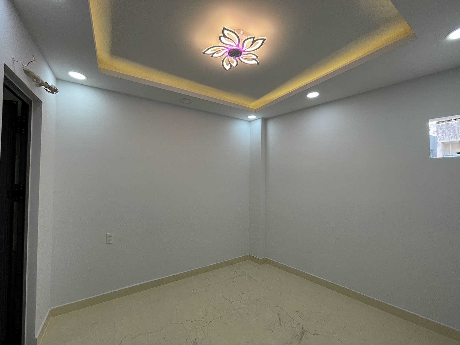Bán nhà Lê Quang Định, Quận Bình Thạnh tuyệt phẩm 3 lầu t.kế Cổ Điển Ý, mới 100% cách LQĐịnh 15m
